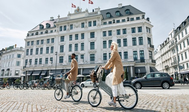 Picture of people on bikes in Denmark